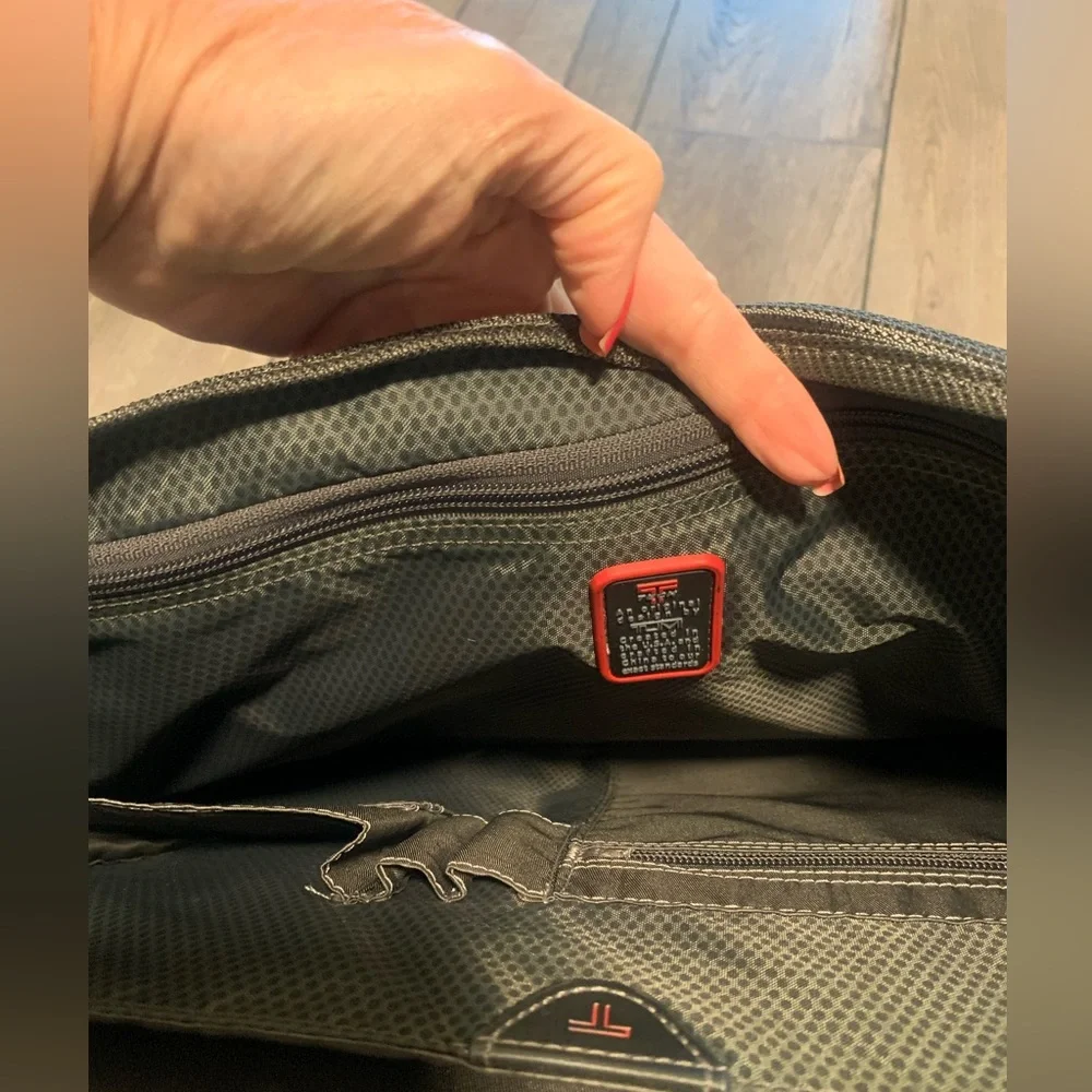 TUMI 5506GRH Black Tech Messenger Laptop Bag Briefcase